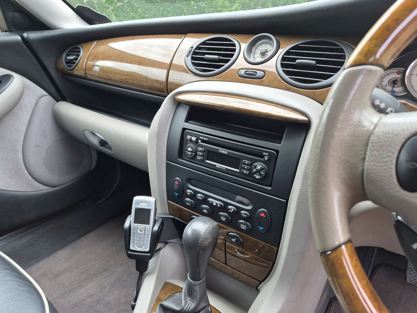 <p>2004 ROVER 75 2.0 CDTI AUTO CONNOISSEUR ESTATE</p>