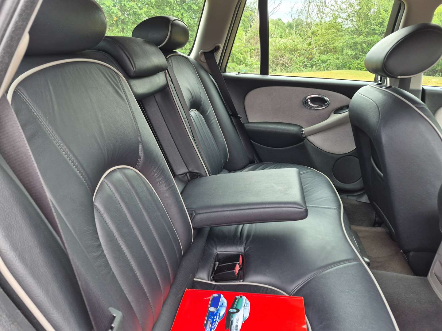 <p>2004 ROVER 75 2.0 CDTI AUTO CONNOISSEUR ESTATE</p>