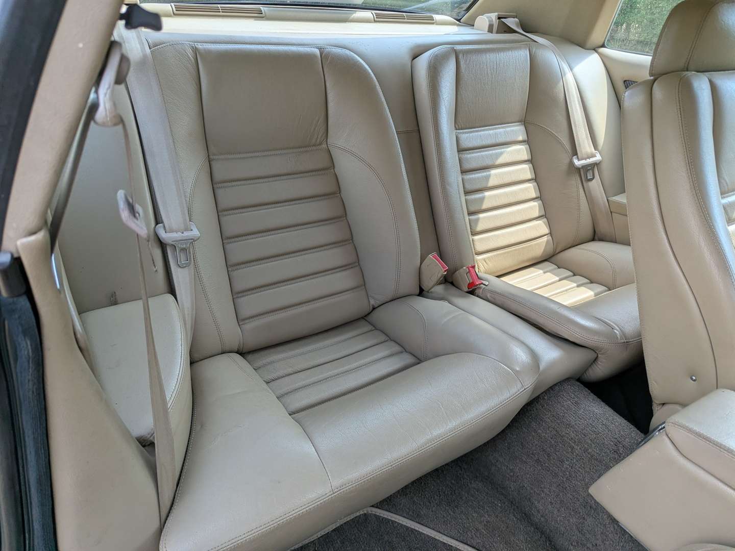 <p>1992 JAGUAR XJS 4.0 MANUAL</p>