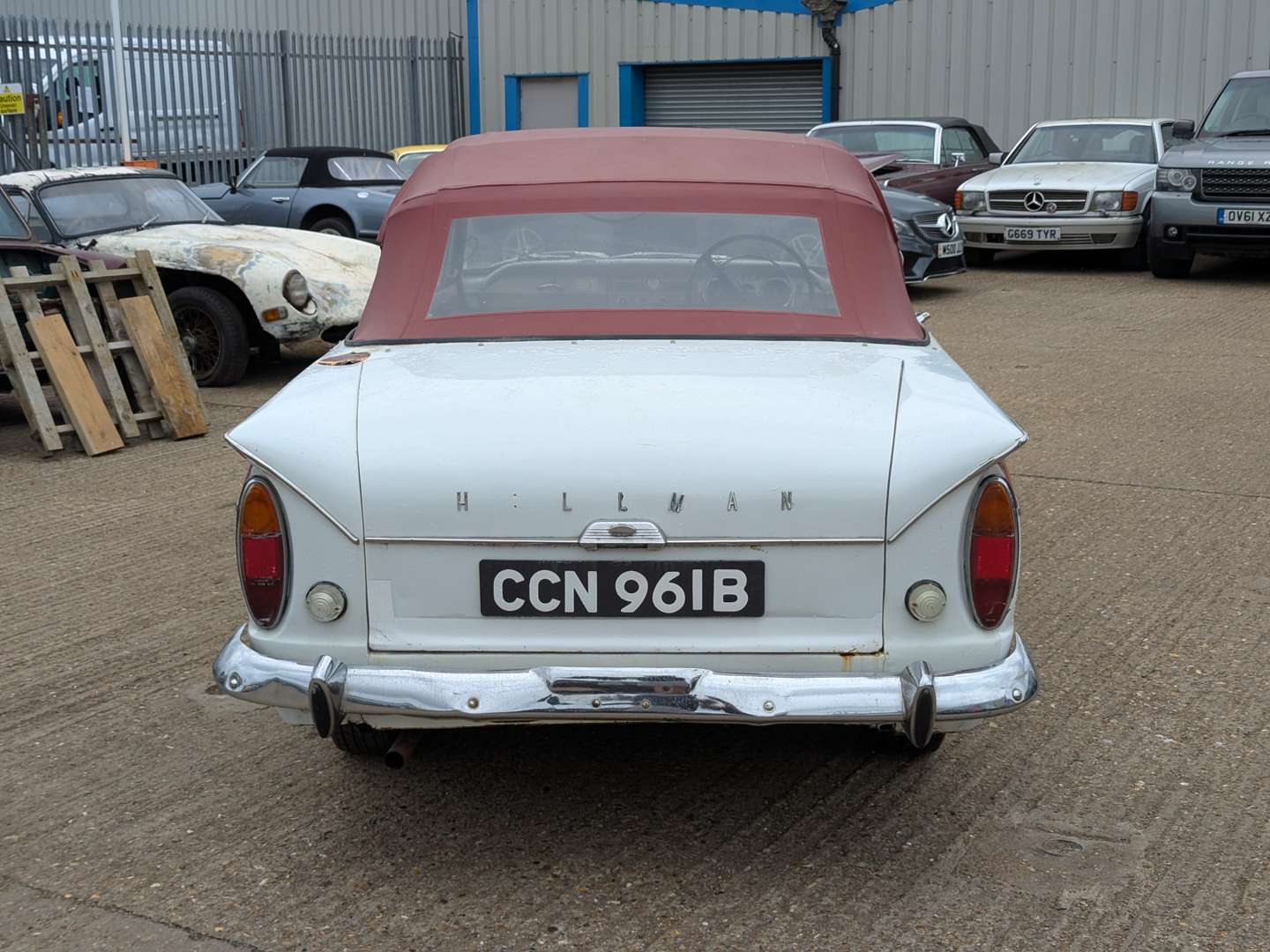 <p>1964 HILLMAN SUPER MINX</p>