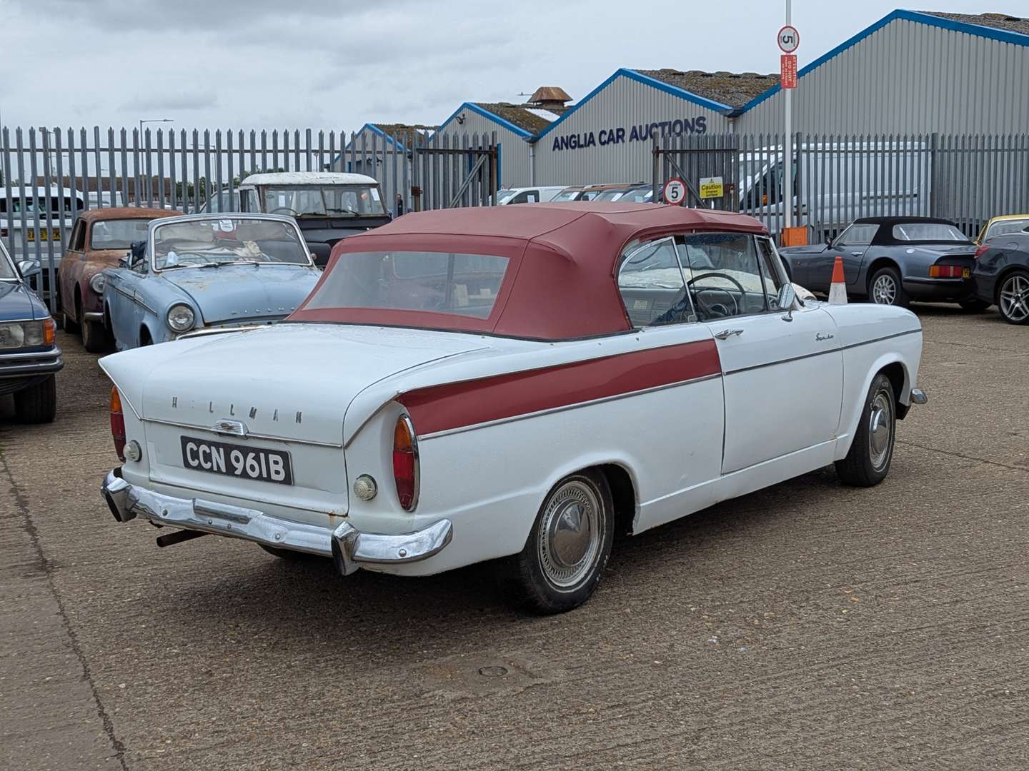 <p>1964 HILLMAN SUPER MINX</p>