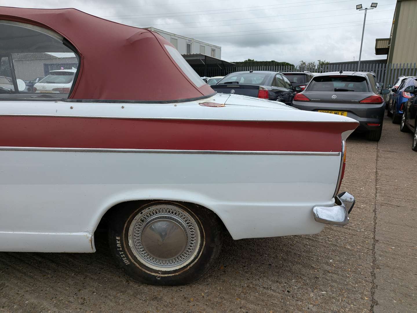 <p>1964 HILLMAN SUPER MINX</p>