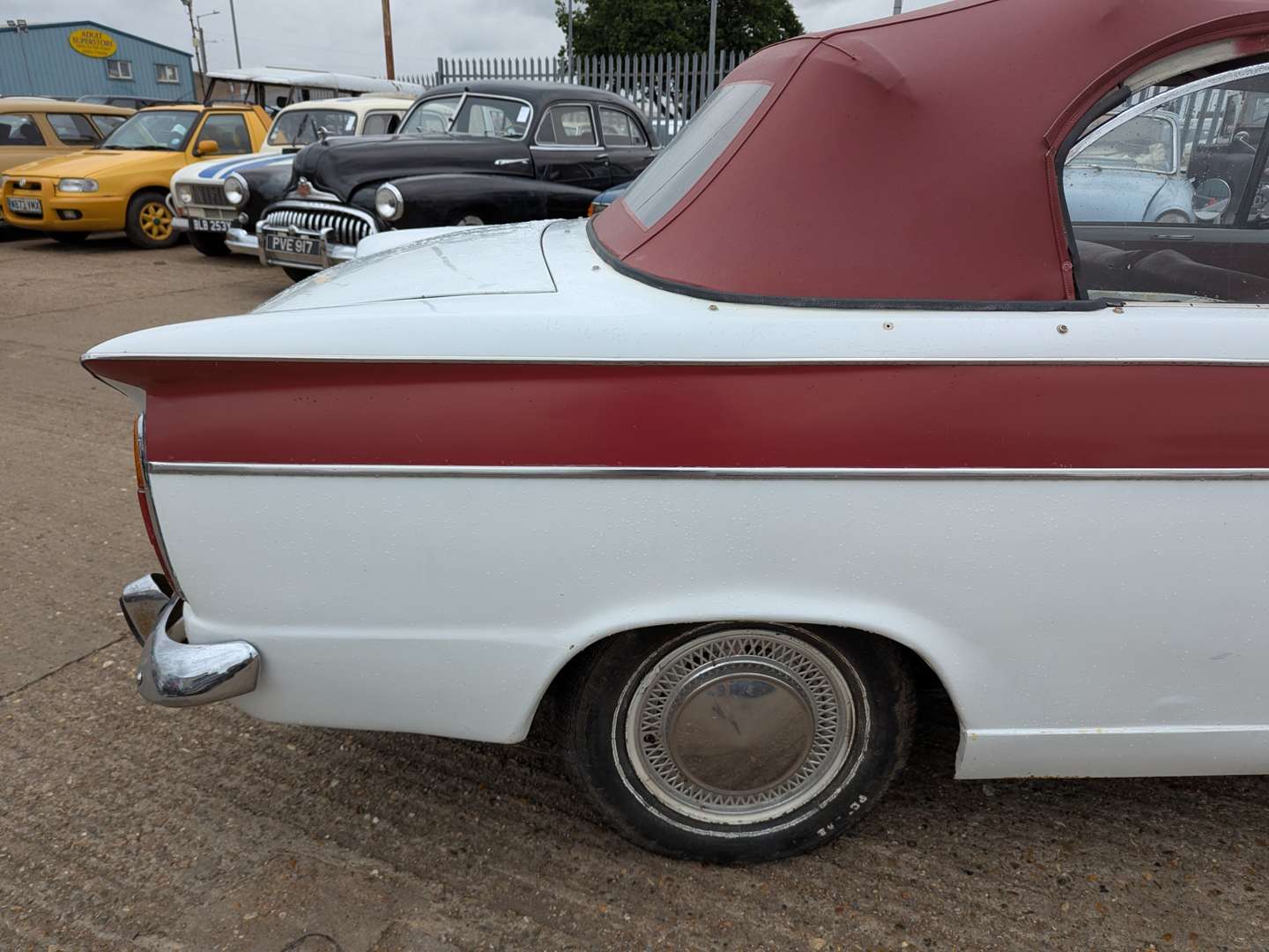 <p>1964 HILLMAN SUPER MINX</p>