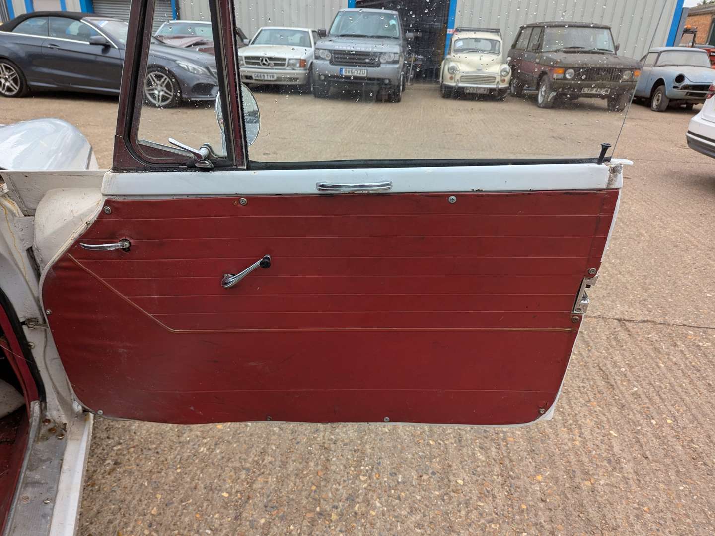 <p>1964 HILLMAN SUPER MINX</p>