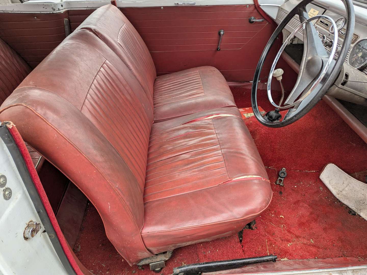 <p>1964 HILLMAN SUPER MINX</p>