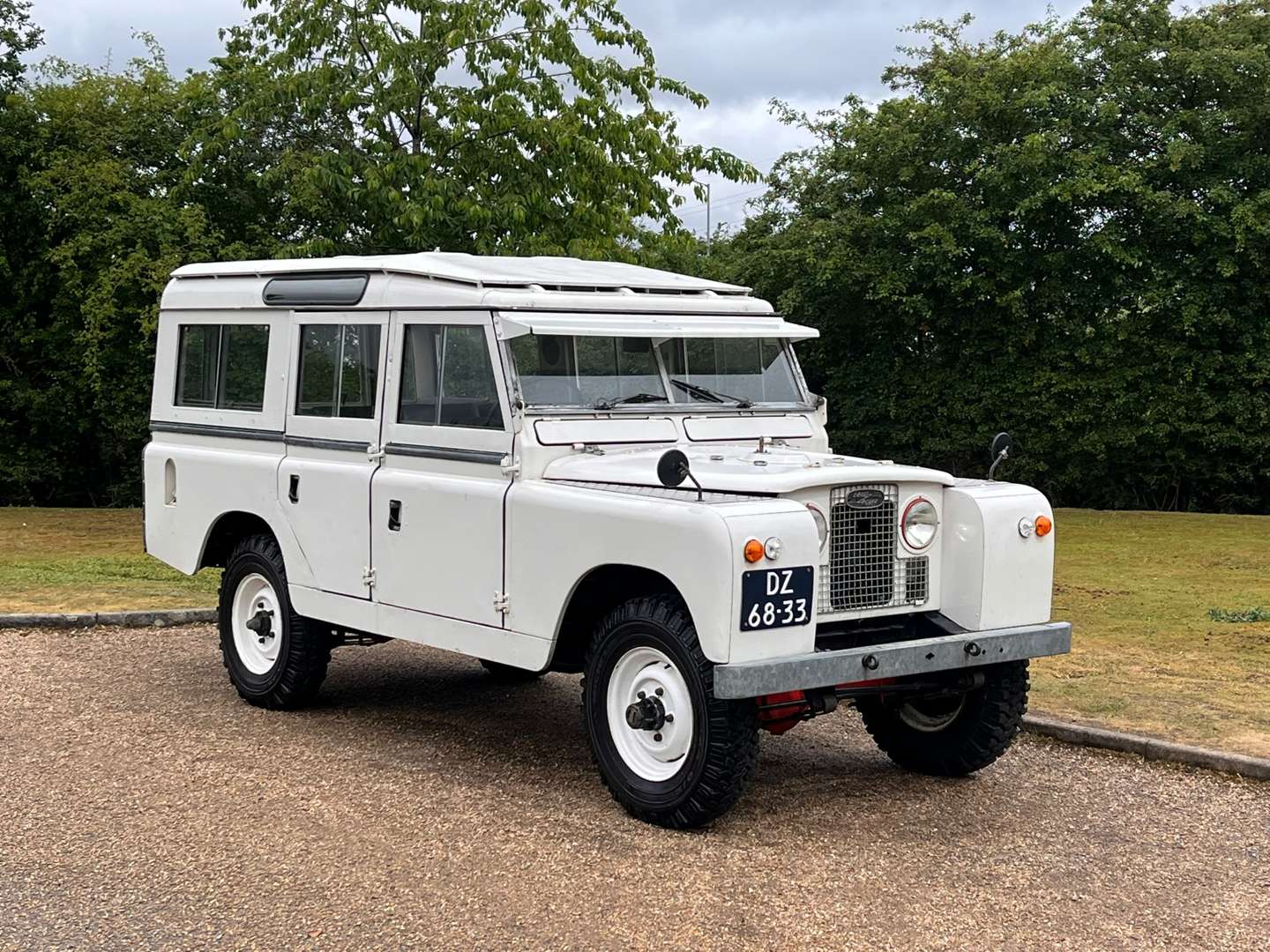 <p>1966 LAND ROVER SERIES IIA 109"</p>
