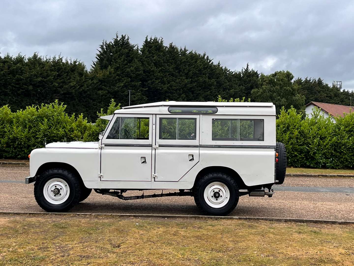 <p>1966 LAND ROVER SERIES IIA 109"</p>