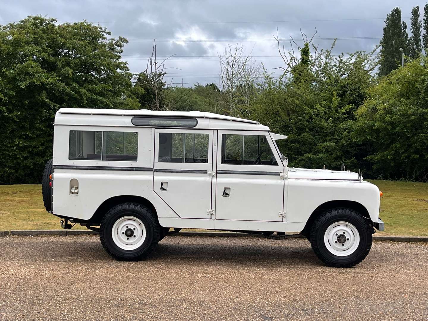 <p>1966 LAND ROVER SERIES IIA 109"</p>