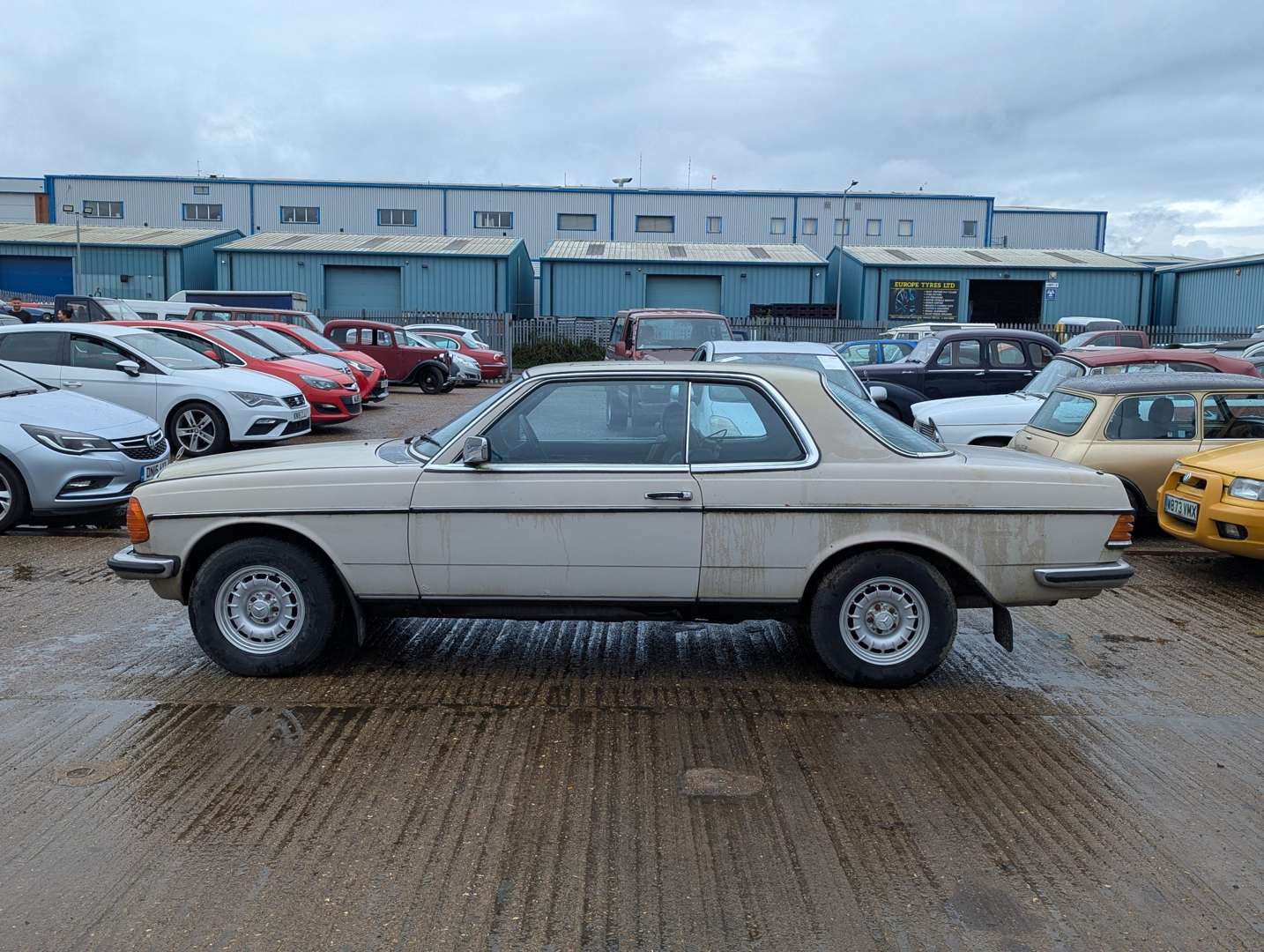 <p>1982 MERCEDES 280CE</p>