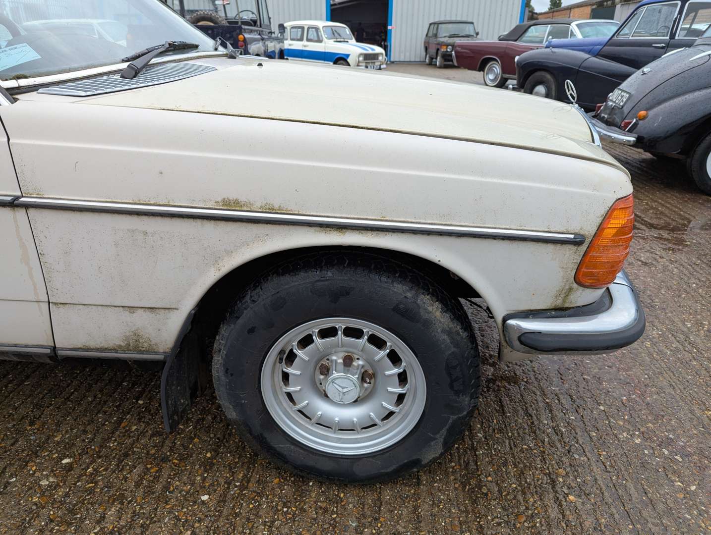 <p>1982 MERCEDES 280CE</p>