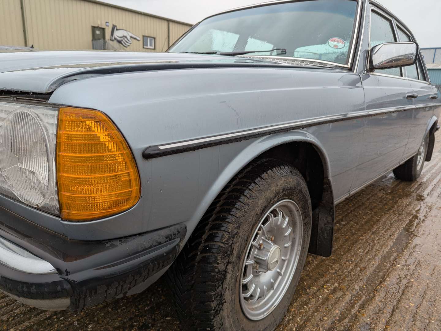 <p>1981 MERCEDES 230E</p>