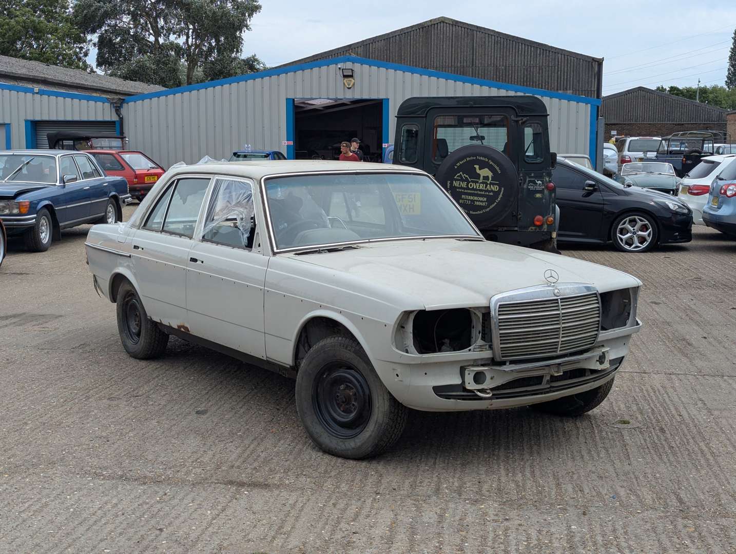 <p>1981 MERCEDES 300D AUTO</p>
