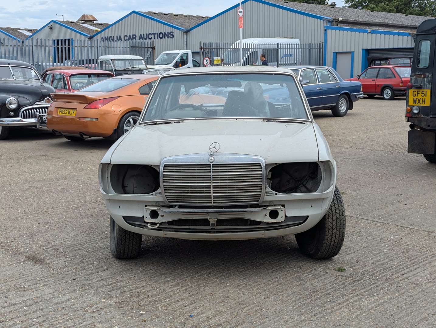 <p>1981 MERCEDES 300D AUTO</p>