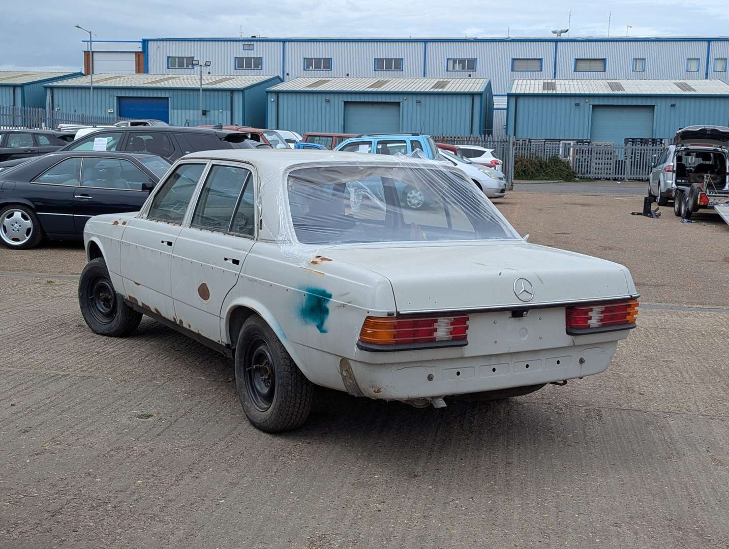 <p>1981 MERCEDES 300D AUTO</p>