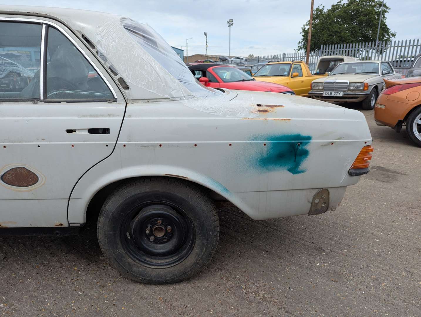 <p>1981 MERCEDES 300D AUTO</p>