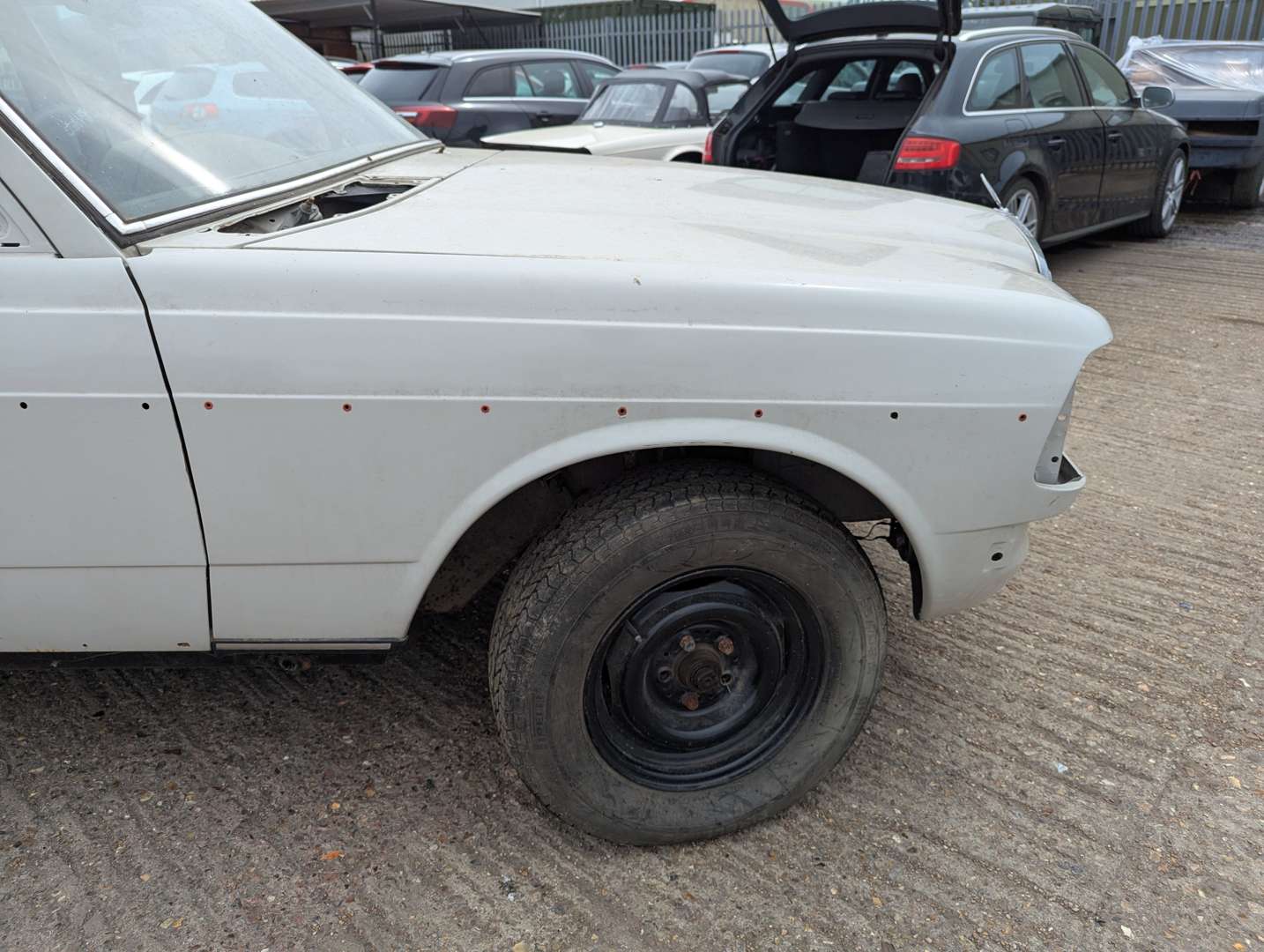 <p>1981 MERCEDES 300D AUTO</p>