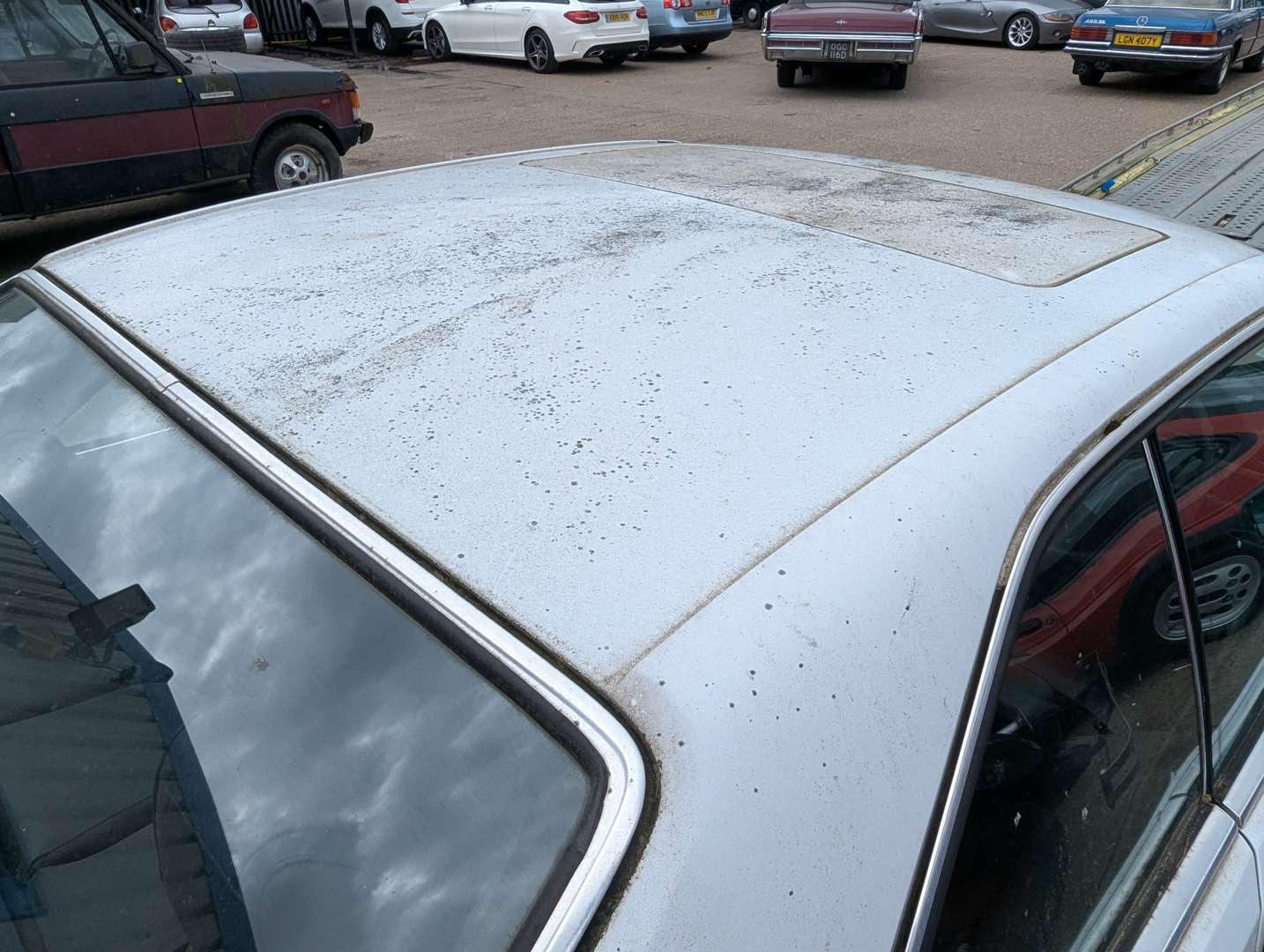 <p>1989 MERCEDES 500SEC AUTO</p>