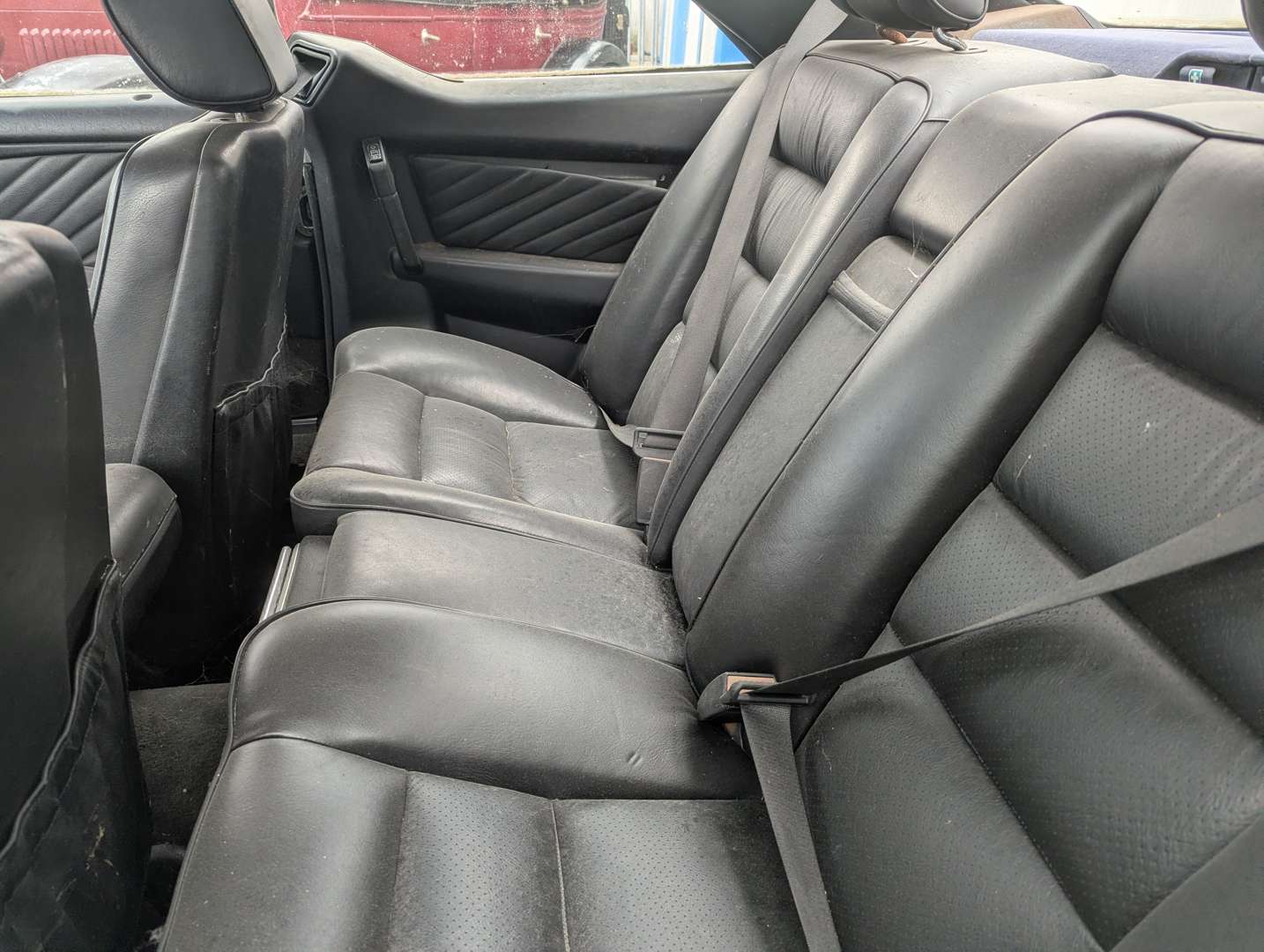 <p>1989 MERCEDES 500SEC AUTO</p>