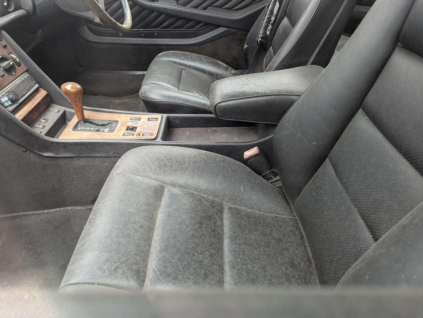 <p>1989 MERCEDES 500SEC AUTO</p>