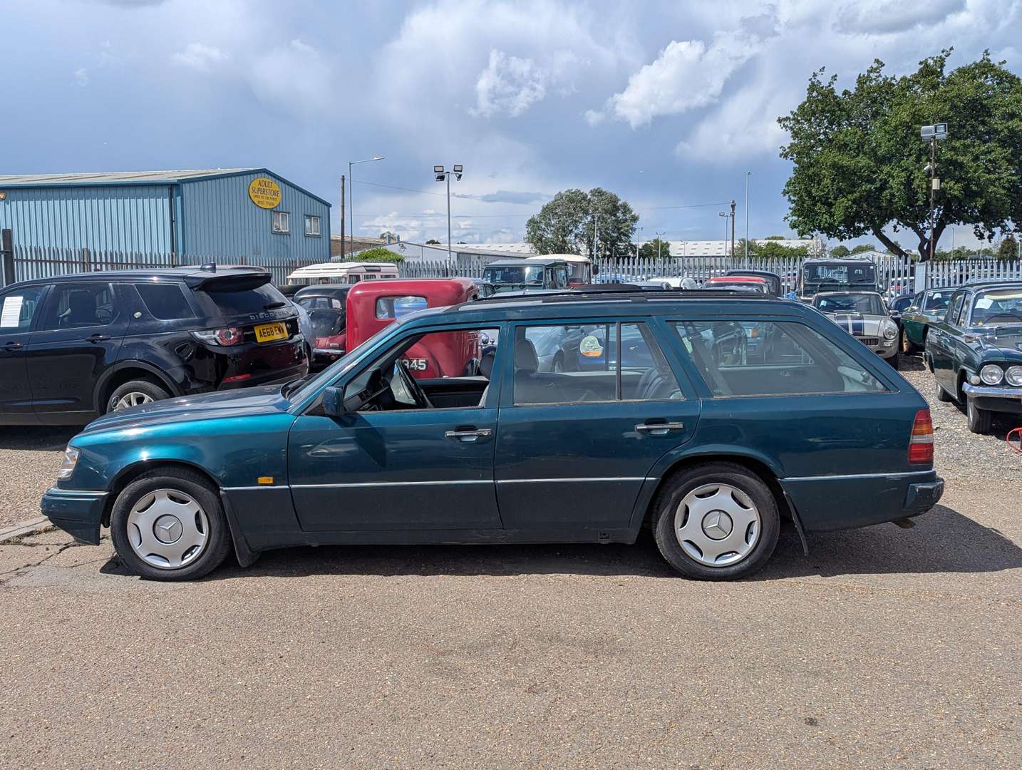 <p>1995 MERCEDES E300D ESTATE AUTO</p>