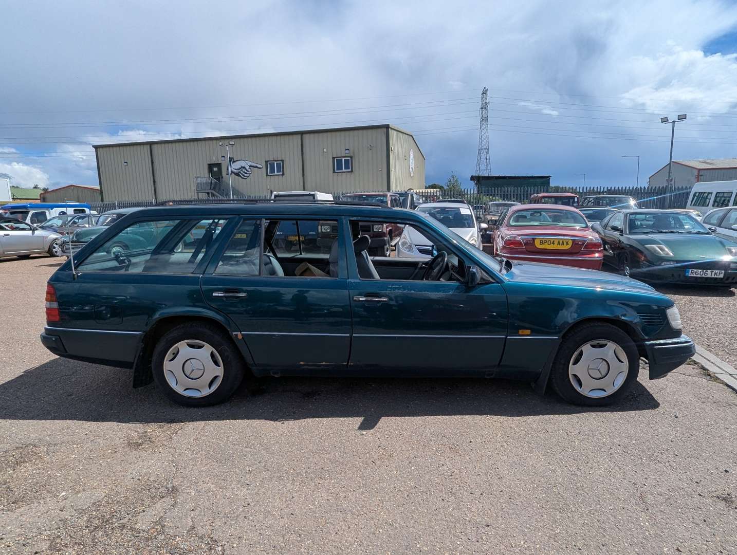 <p>1995 MERCEDES E300D ESTATE AUTO</p>