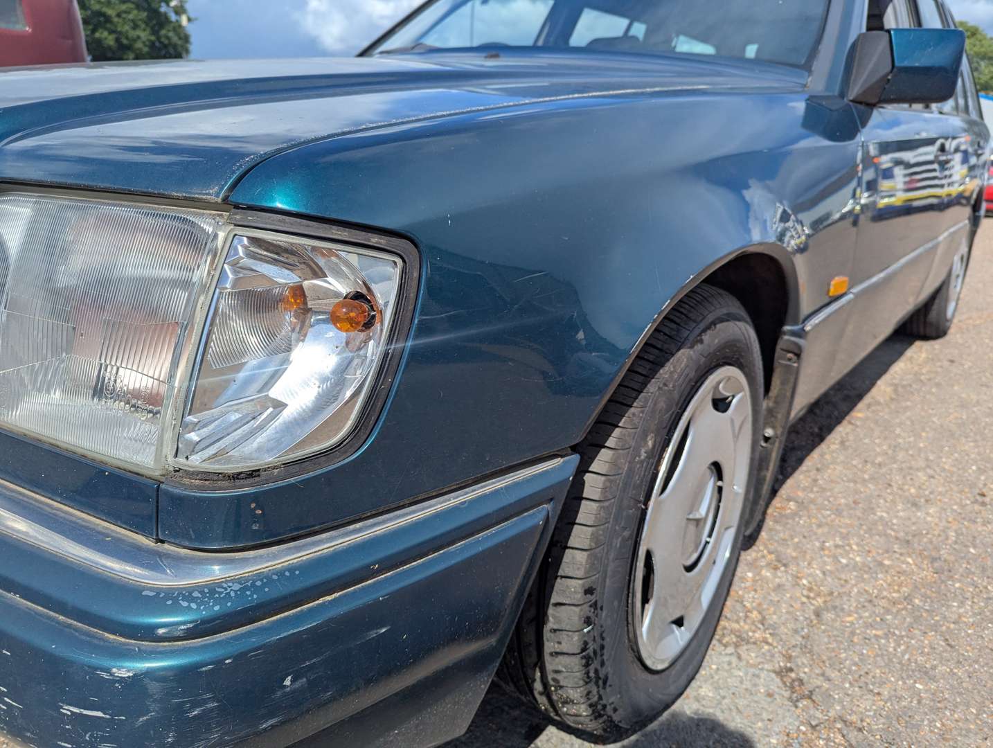 <p>1995 MERCEDES E300D ESTATE AUTO</p>
