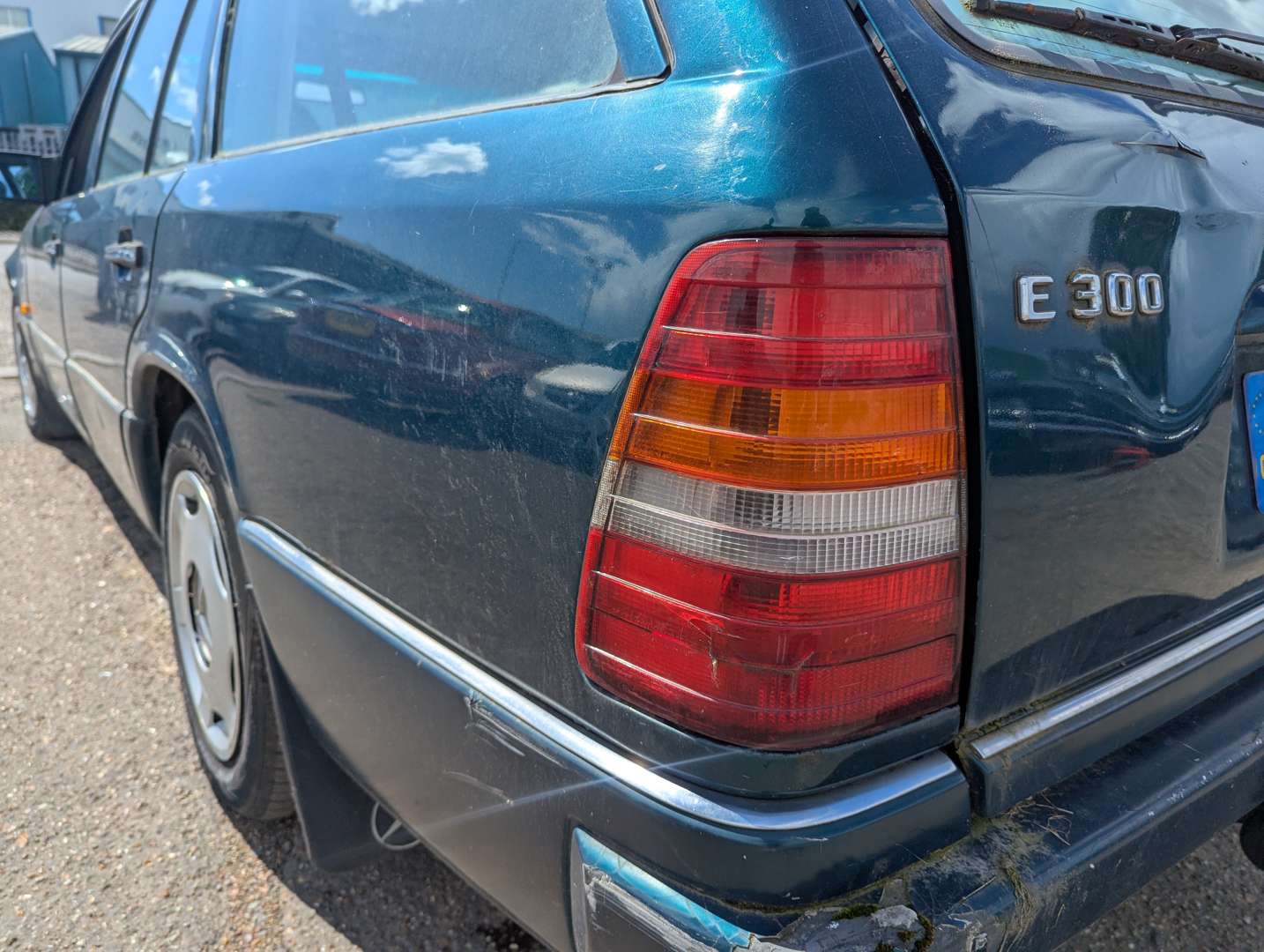 <p>1995 MERCEDES E300D ESTATE AUTO</p>