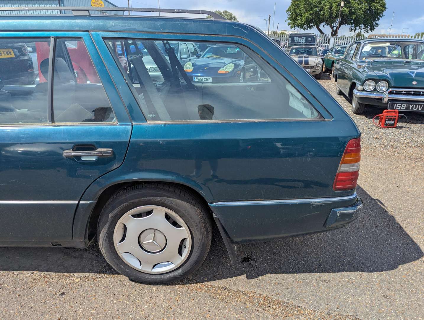 <p>1995 MERCEDES E300D ESTATE AUTO</p>
