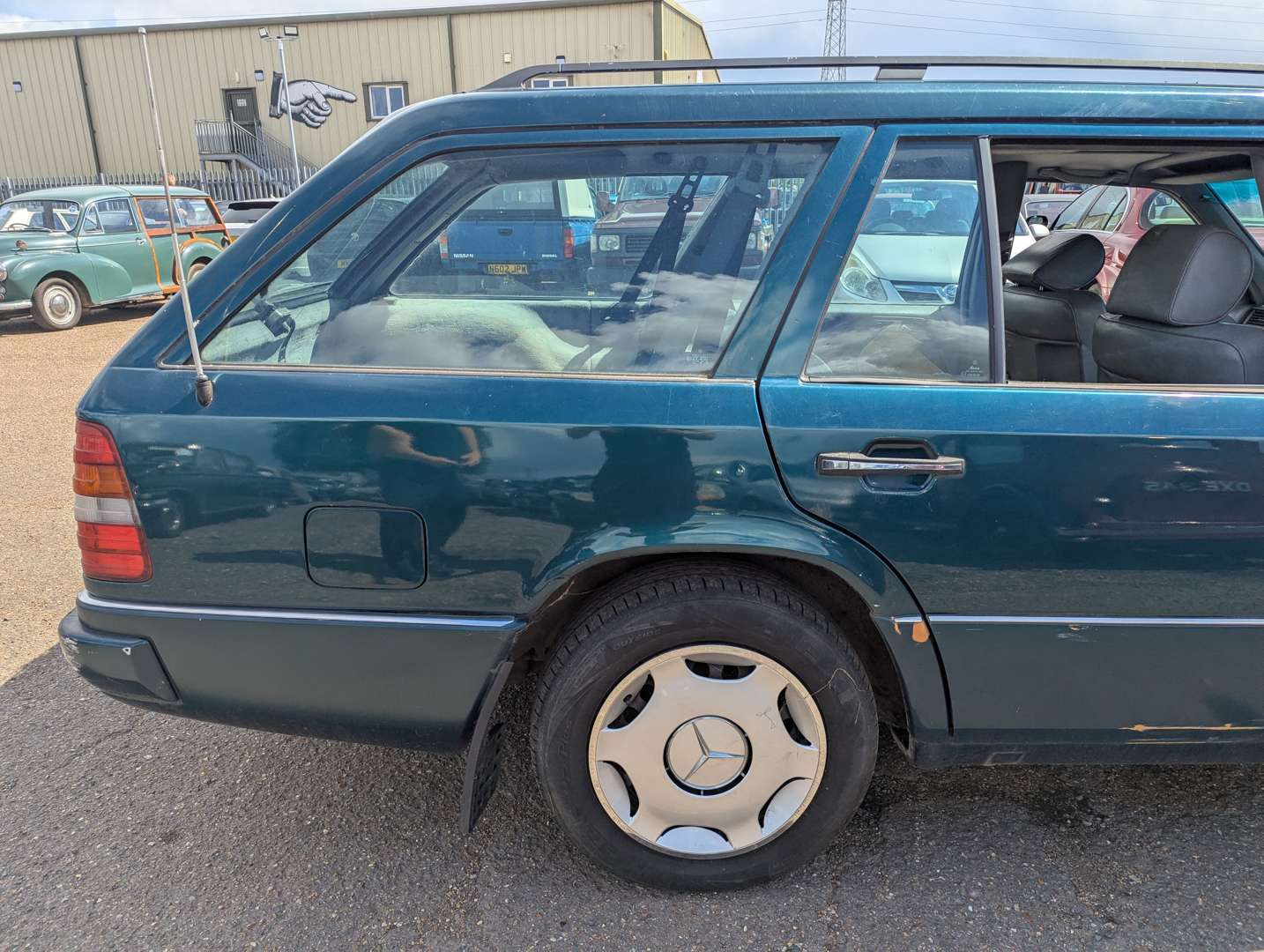 <p>1995 MERCEDES E300D ESTATE AUTO</p>