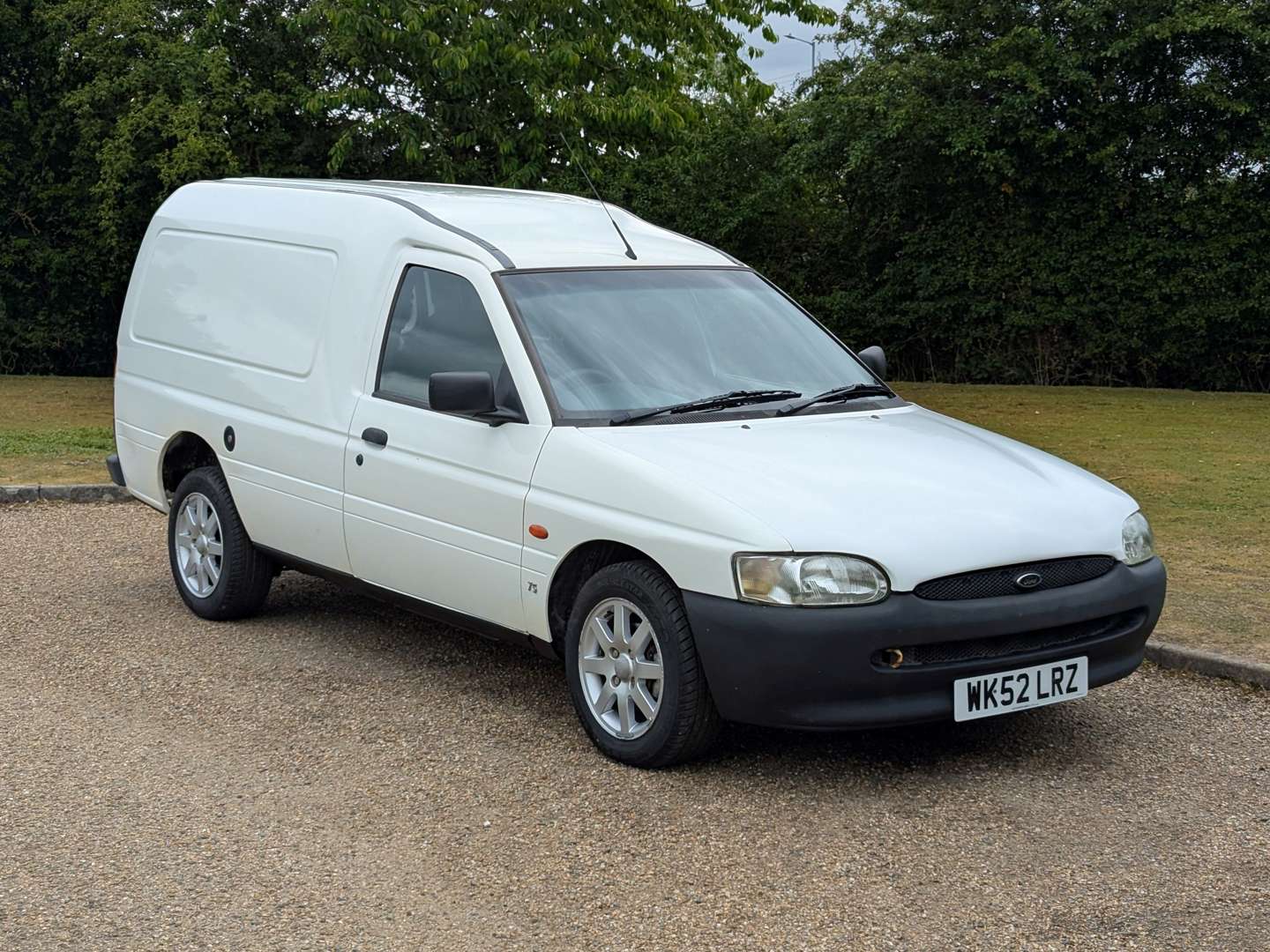 <p>2002 FORD ESCORT 75D VAN</p>