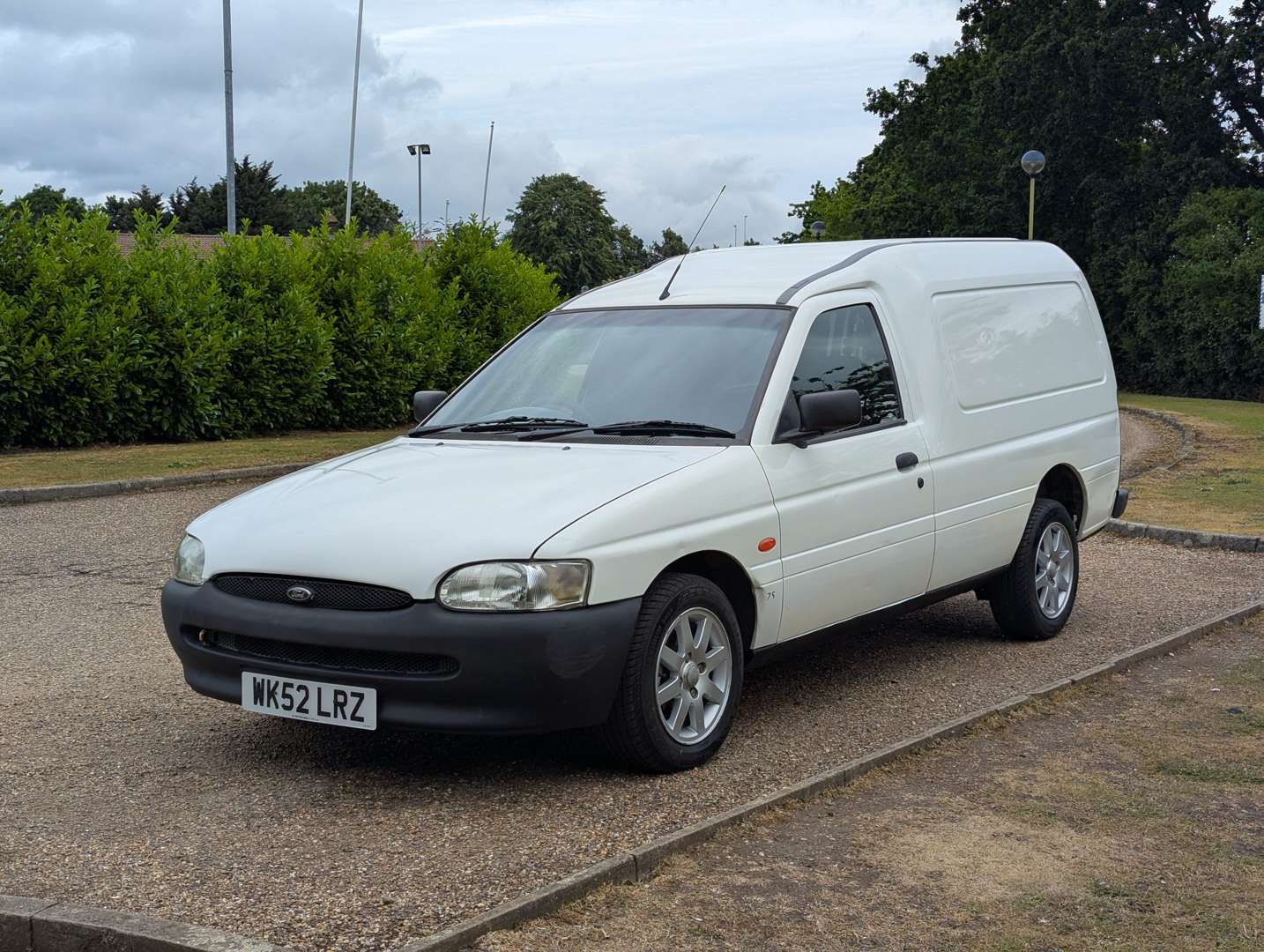 <p>2002 FORD ESCORT 75D VAN</p>