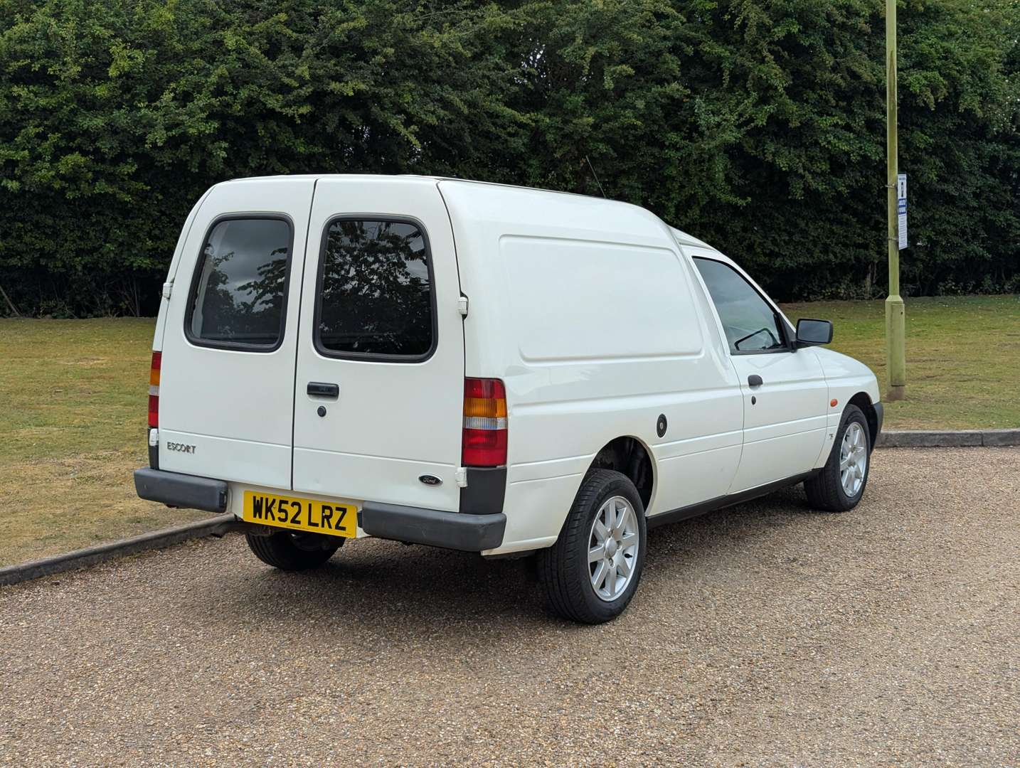 <p>2002 FORD ESCORT 75D VAN</p>