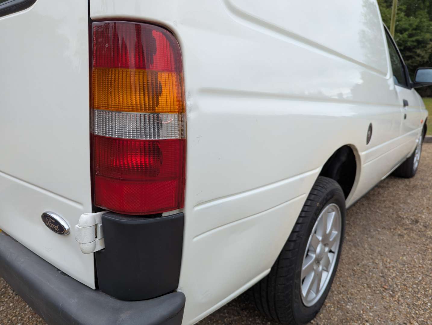<p>2002 FORD ESCORT 75D VAN</p>