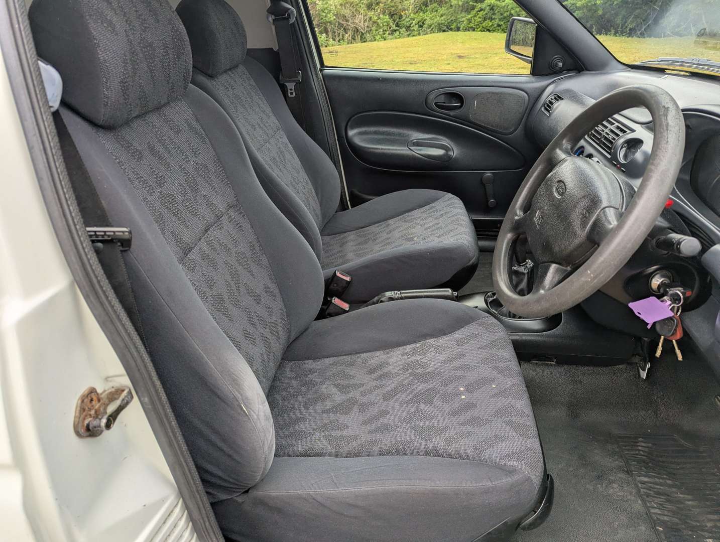 <p>2002 FORD ESCORT 75D VAN</p>
