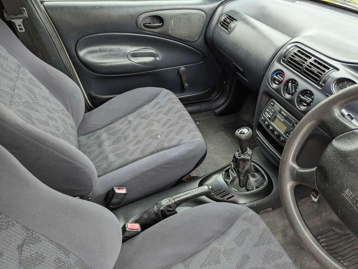 <p>2002 FORD ESCORT 75D VAN</p>