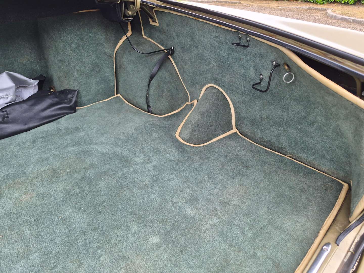 <p>1979 ROLLS ROYCE SILVER SHADOW II</p>