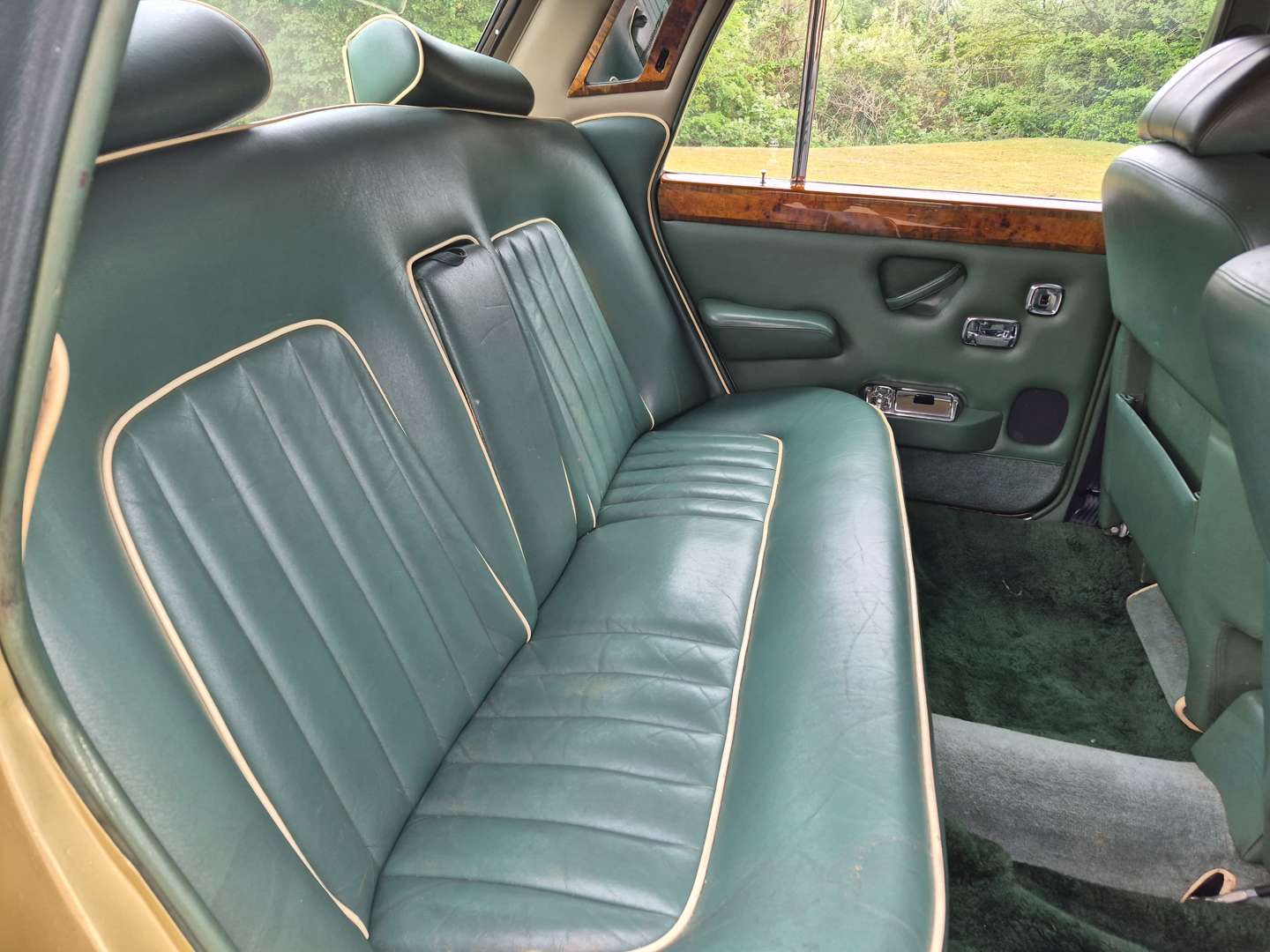 <p>1979 ROLLS ROYCE SILVER SHADOW II</p>