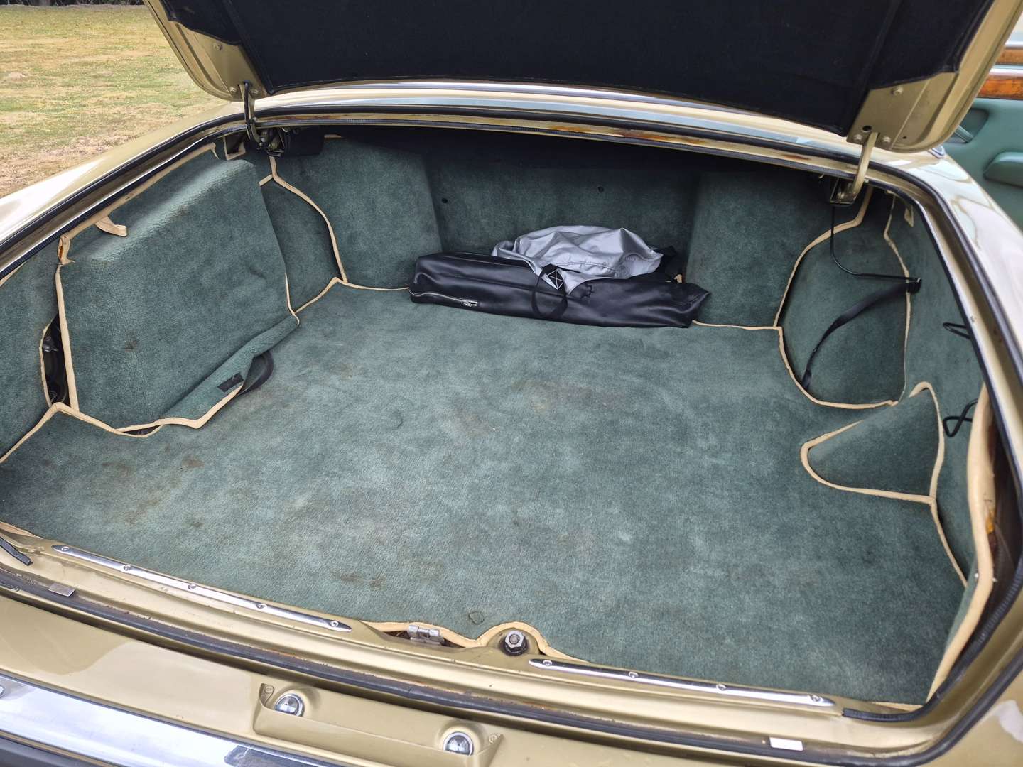 <p>1979 ROLLS ROYCE SILVER SHADOW II</p>