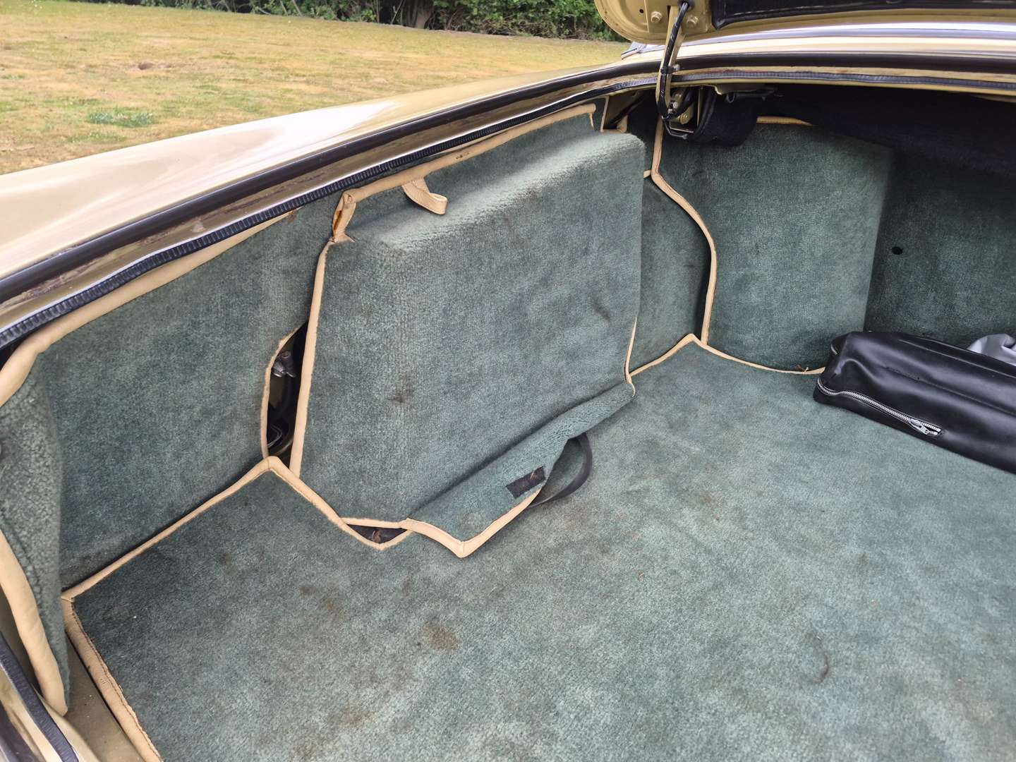 <p>1979 ROLLS ROYCE SILVER SHADOW II</p>