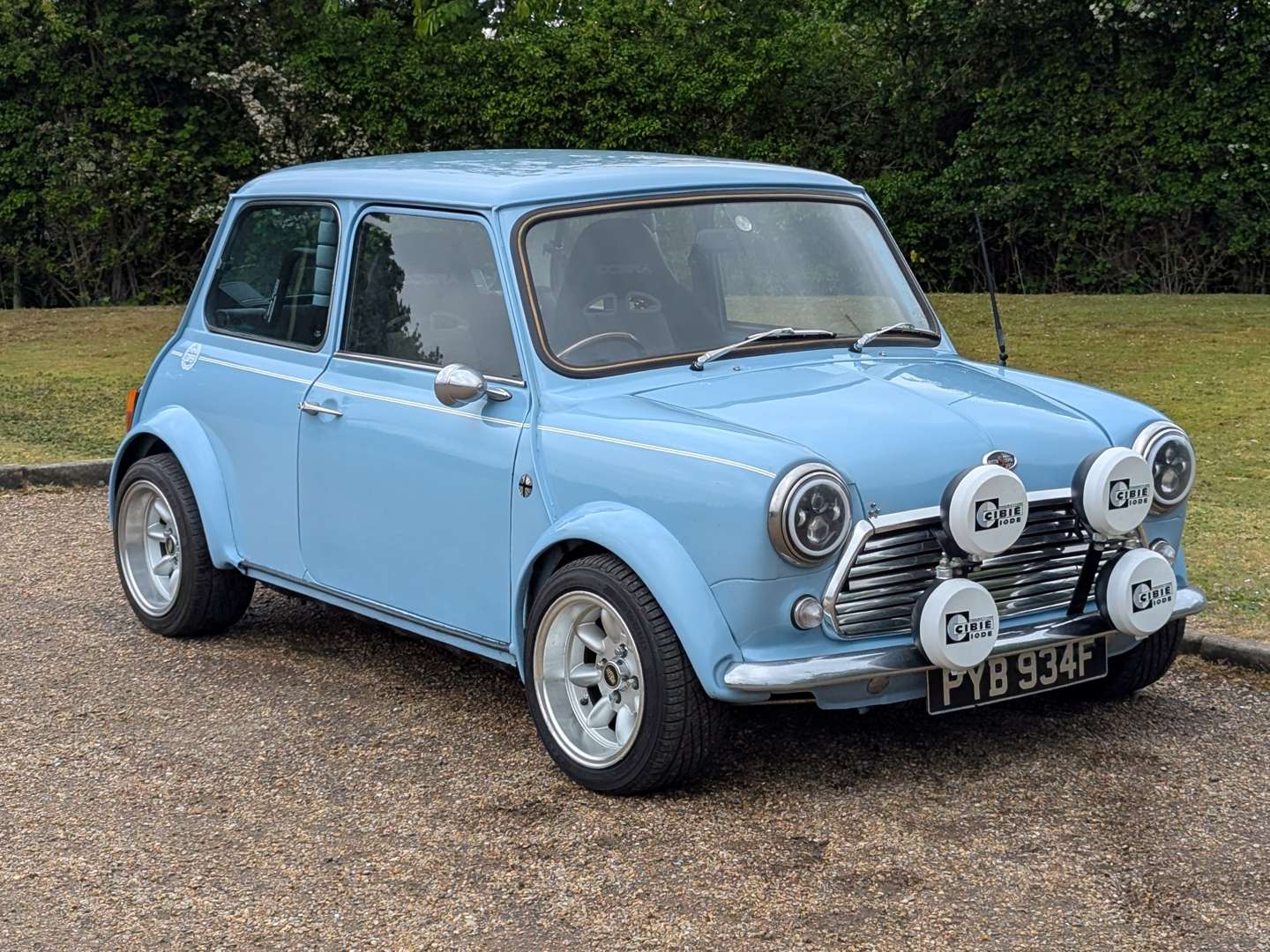 <p>1968 AUSTIN MINI 1000</p>