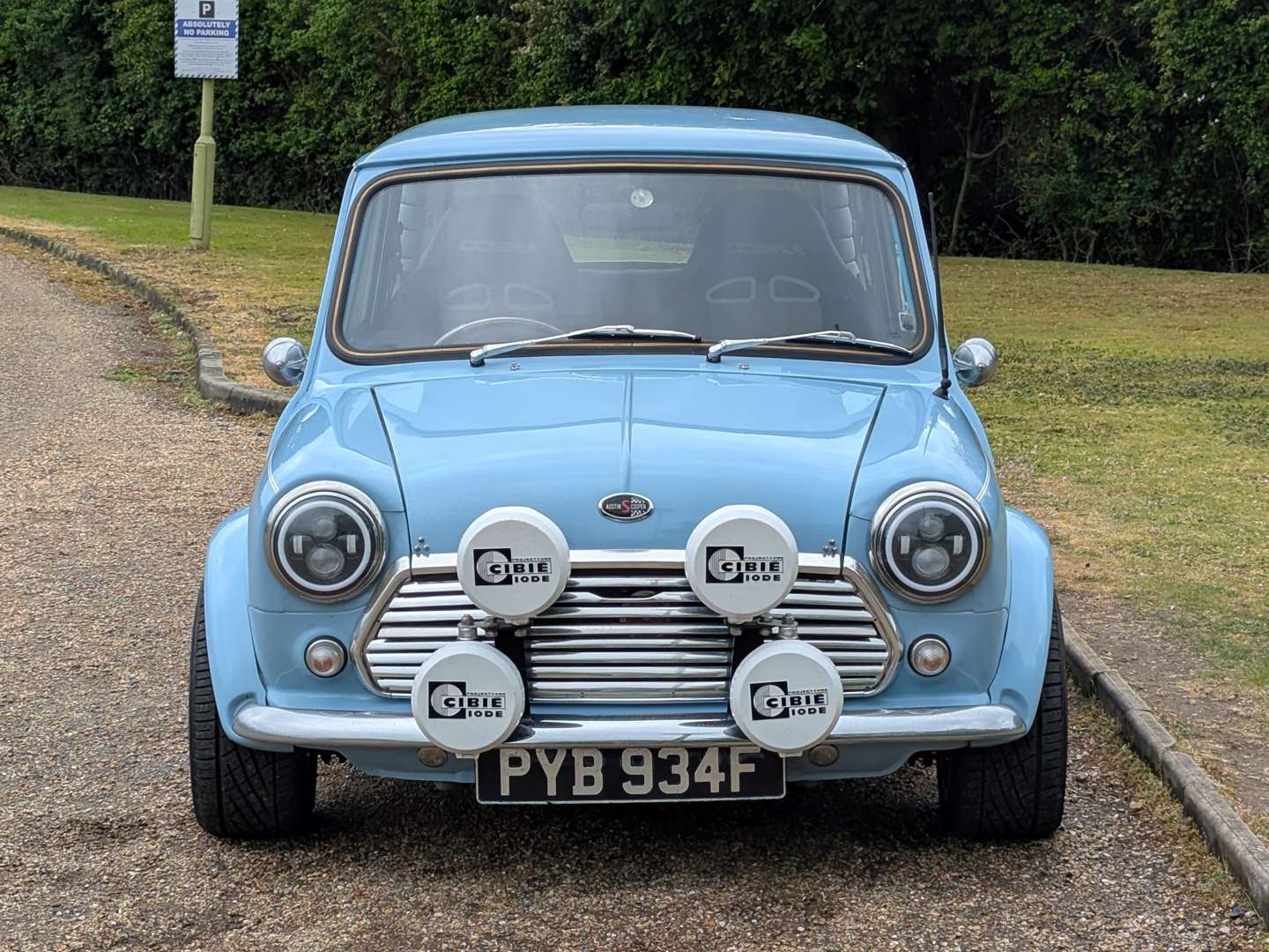 <p>1968 AUSTIN MINI 1000</p>