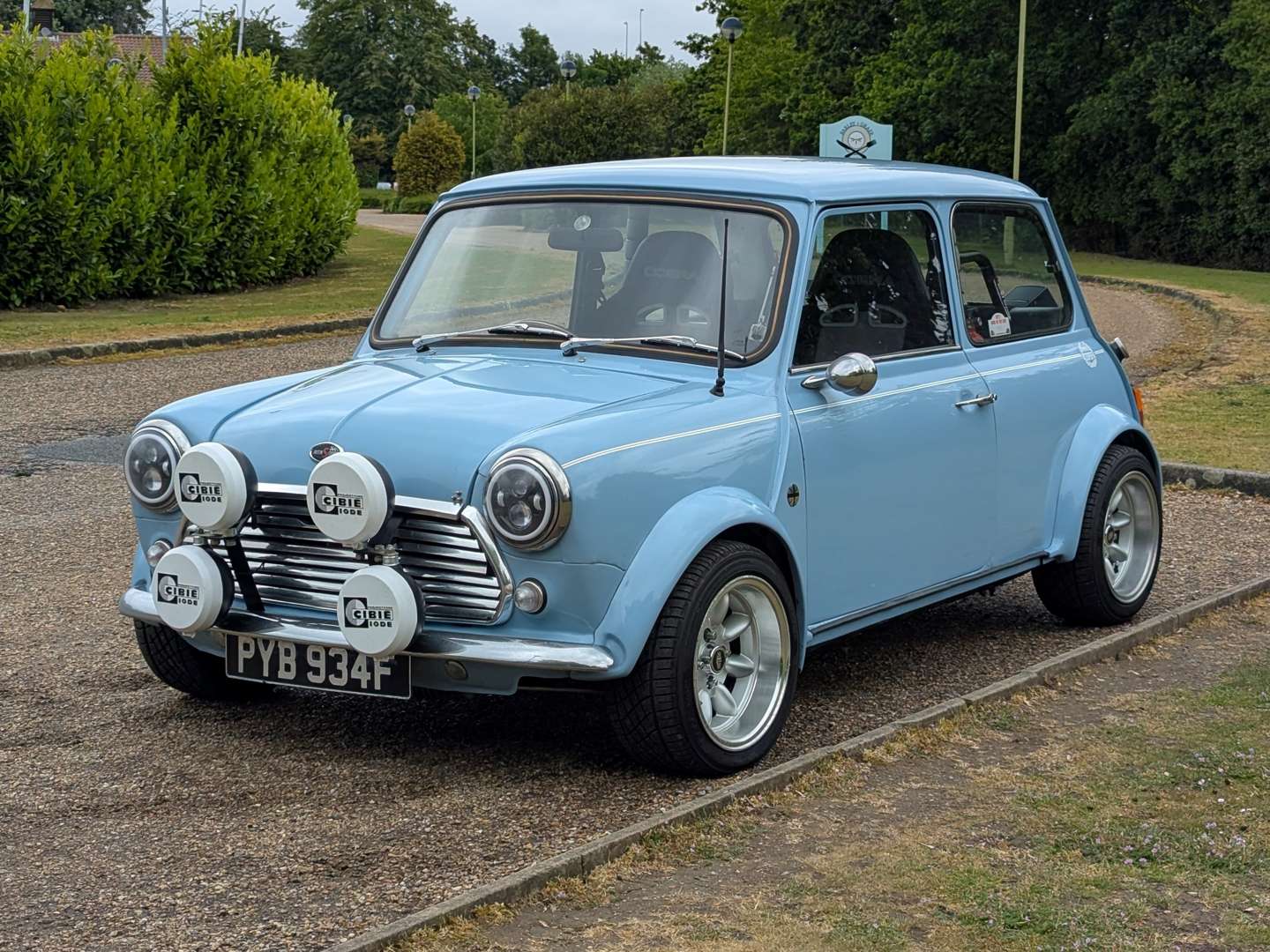 <p>1968 AUSTIN MINI 1000</p>