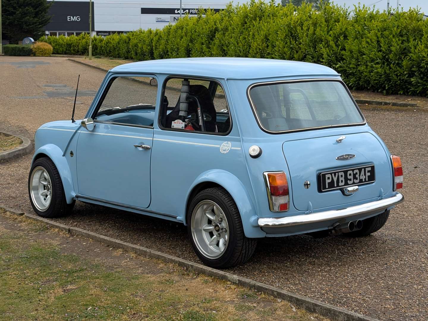 <p>1968 AUSTIN MINI 1000</p>