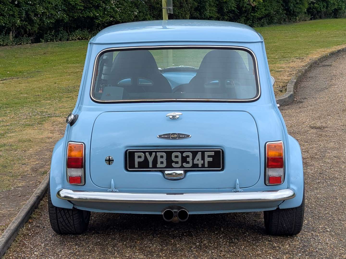 <p>1968 AUSTIN MINI 1000</p>