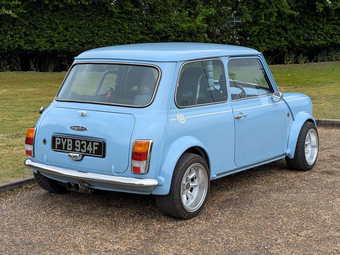 <p>1968 AUSTIN MINI 1000</p>