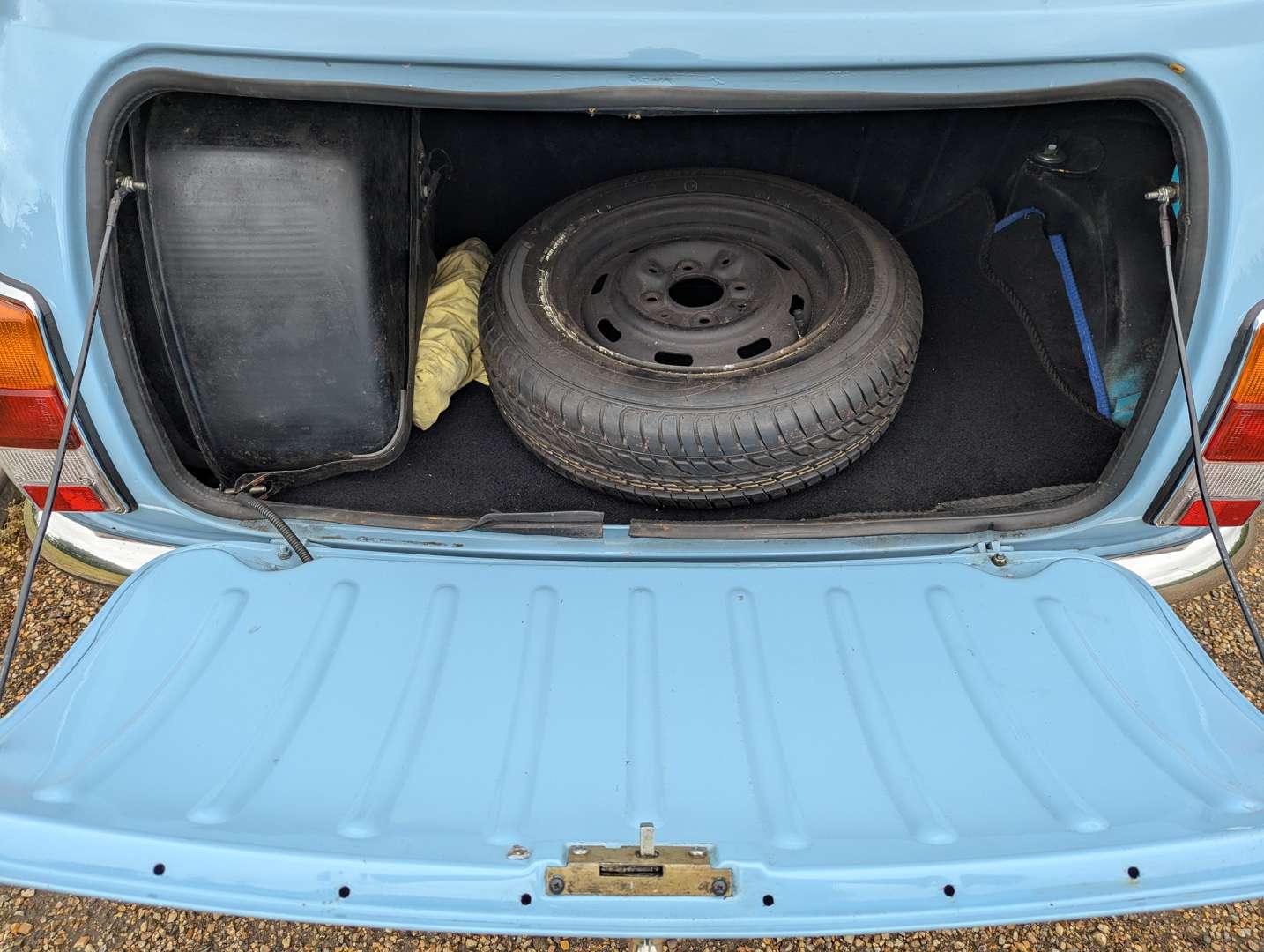 <p>1968 AUSTIN MINI 1000</p>