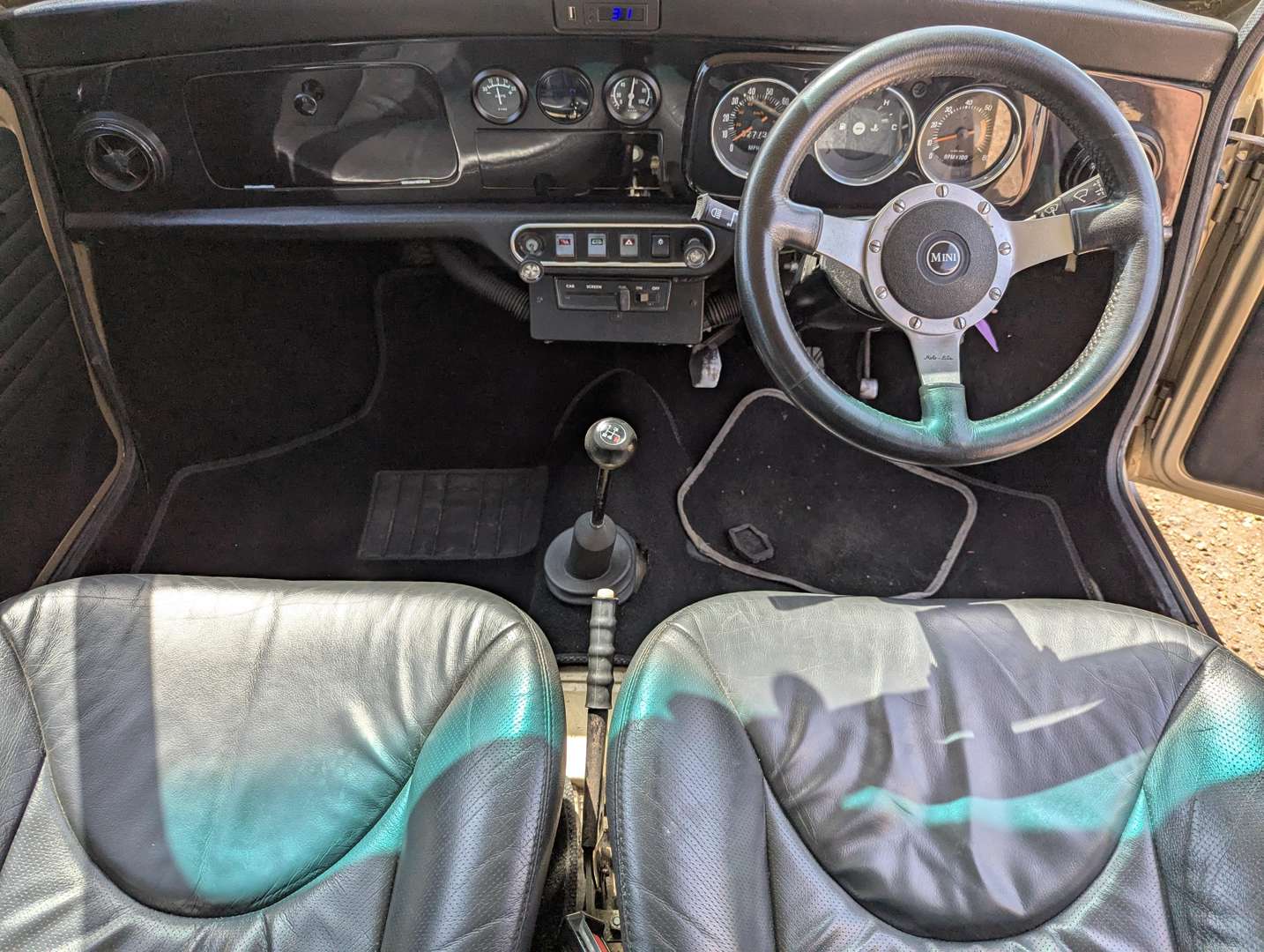 <p>1986 MORRIS MINI</p>