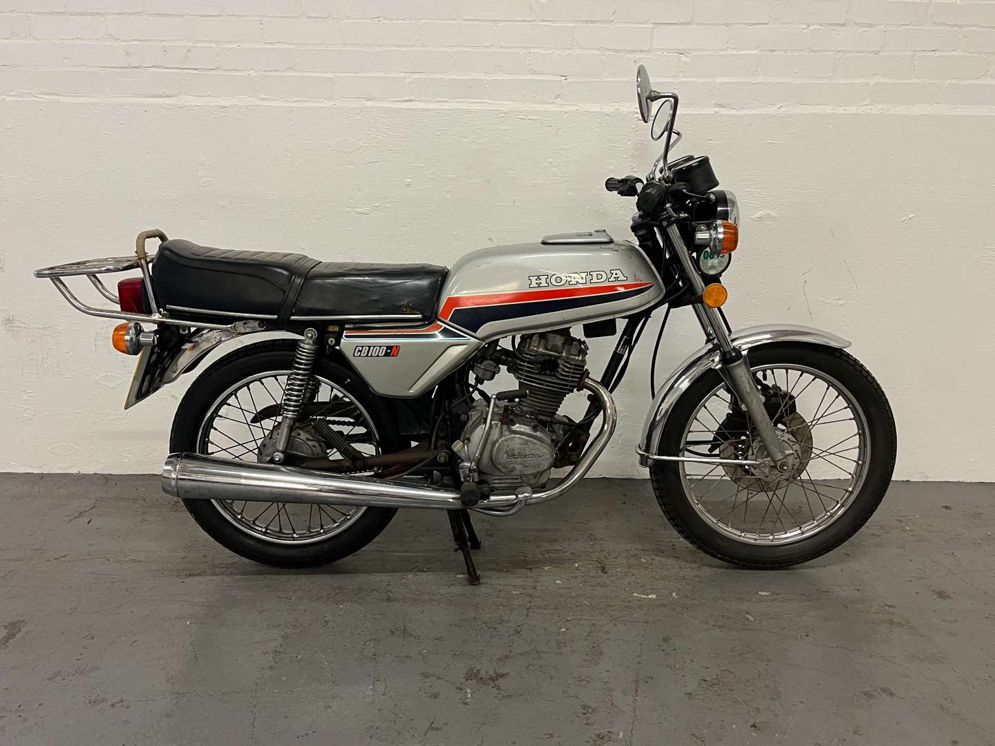 <p>1981 HONDA CB100N</p>