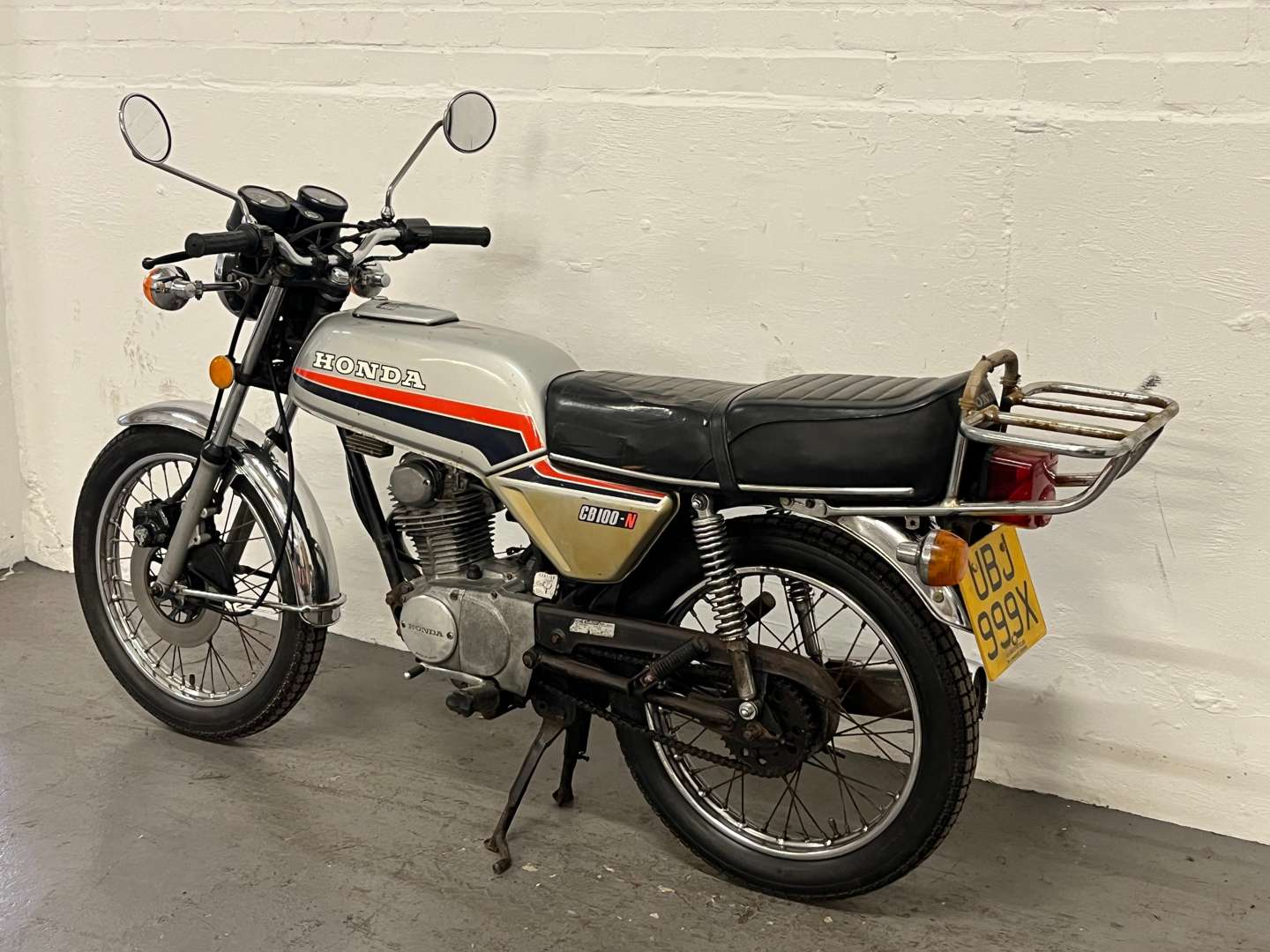 <p>1981 HONDA CB100N</p>