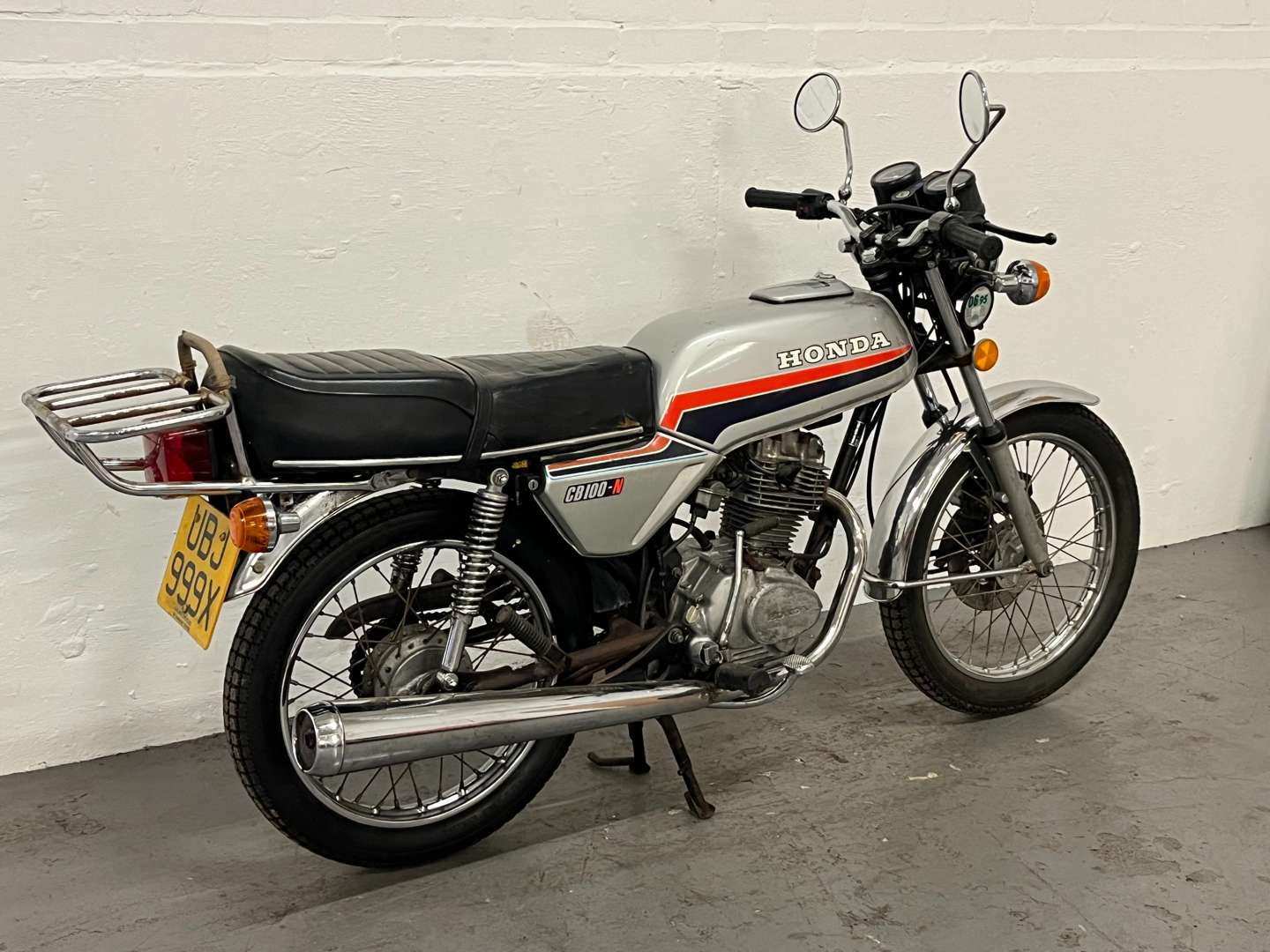 <p>1981 HONDA CB100N</p>